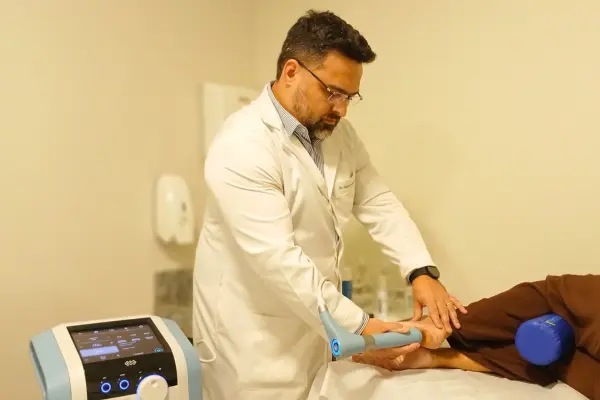 Equipamento de Ondas de Choque para tratamento de Fascite Plantar